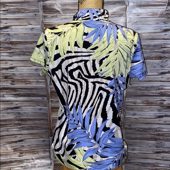 Chico’s Top.           A807 - Picture 3 of 5